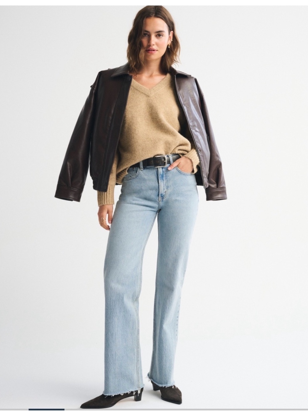 Abercrombie High-Rise 90s Straight Leg Raw Hem Jeans - 27 / 4 SHORT